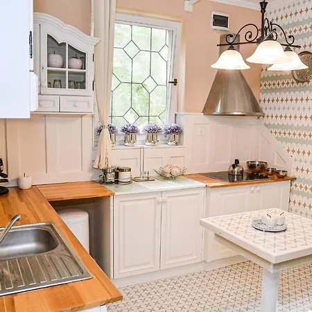 Holly Vendeghaz Hajdúszoboszló