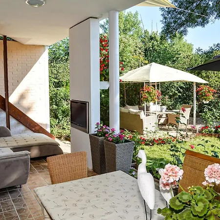 Holly Vendeghaz Apartament