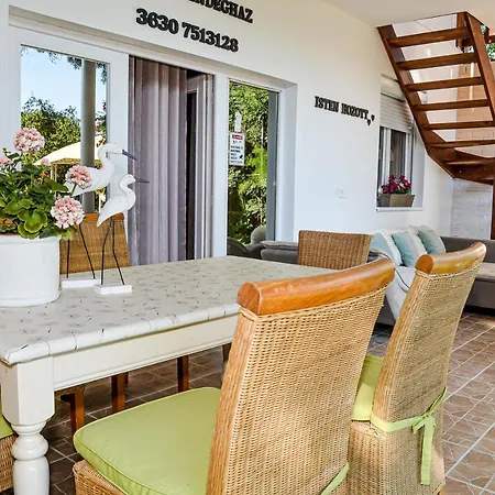 Apartament Holly Vendeghaz