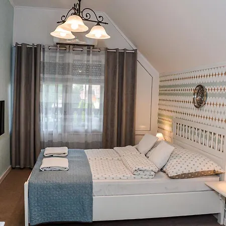 Holly Vendeghaz Hajdúszoboszló