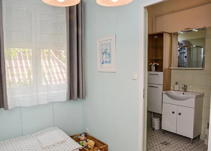 Holly Apartman *